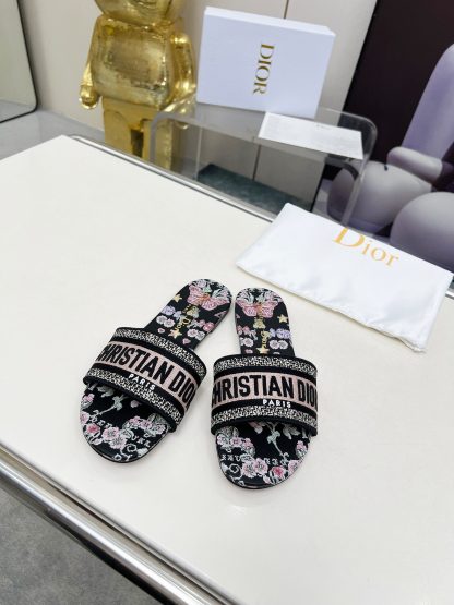 Dior Women's Fashion Monogram Embroidered Leather Slippers - Image 4