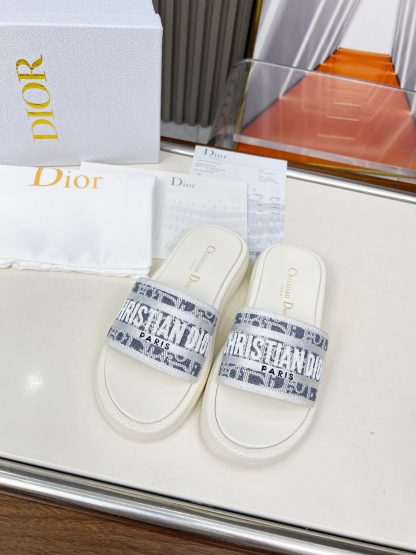 Dior's new versatile platform sandals - Image 5