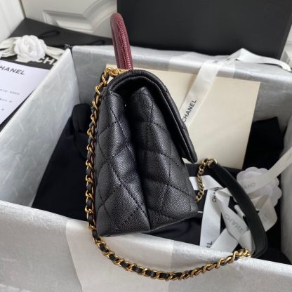 Chanel classic diamond quilted handbag with snake skin handle - Image 6