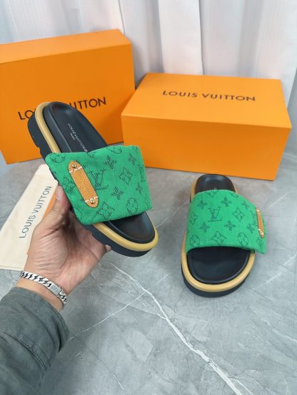 Louis Vuitton's latest fashion casual half slippers - Image 5