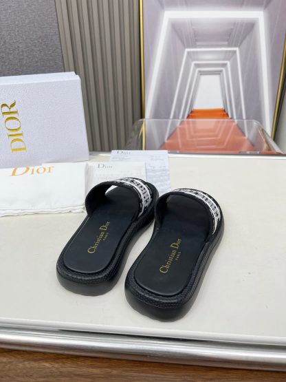 Dior versatile casual thick-soled slippers - Image 5