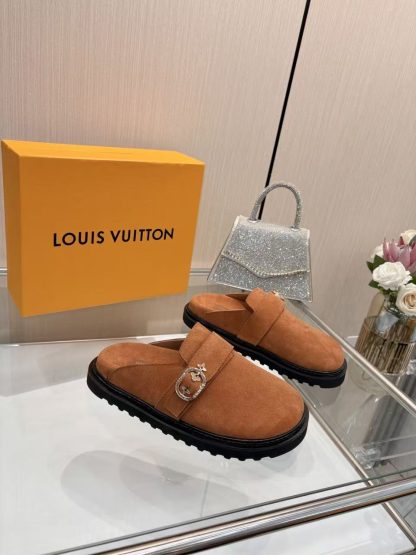 Louis Vuitton winterbreak comfert flat slides - Image 5