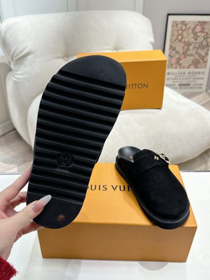 Louis Vuitton winterbreak comfert flat slides - Image 4