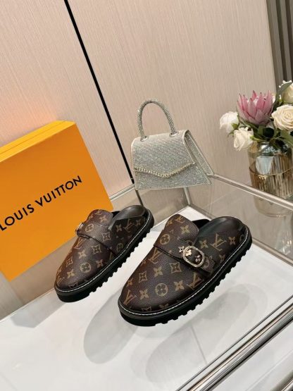 Louis Vuitton winterbreak comfert flat slides - Image 5