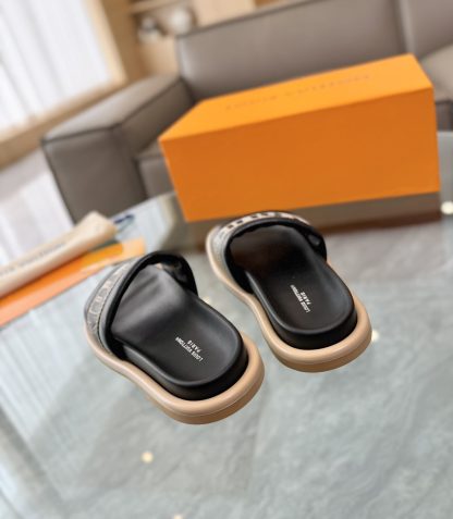 Louis Vuitton couple slippers - Image 5