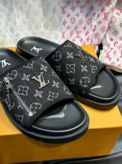 Louis Vuitton high-end men's summer slippers - Image 6