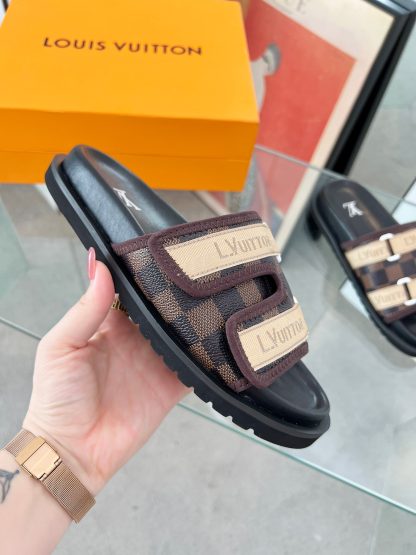 Louis Vuitton high-end men's summer slippers - Image 6