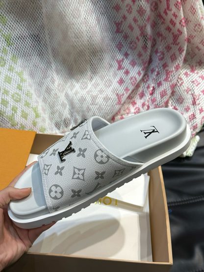 Louis Vuitton high-end men's summer slippers - Image 6