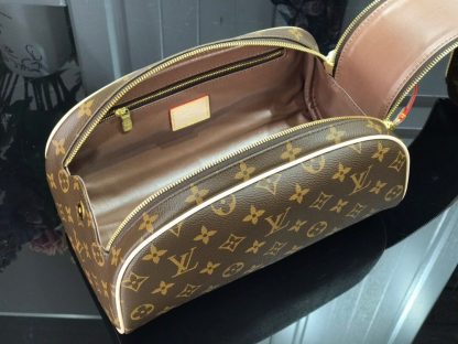 Louis Vuitton bag m47528 coffee grid toiletry bag - Image 6