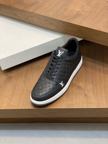Louis Vuitton Men's Classic Casual Sneakers - Image 6