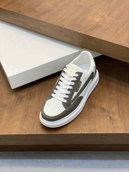 Louis Vuitton Men's Classic Casual Sneakers - Image 6
