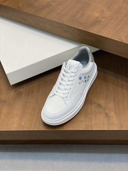 Louis Vuitton Men's Classic Casual Sneakers - Image 6