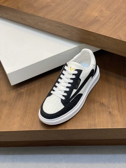 Louis Vuitton Men's Classic Casual Sneakers - Image 6