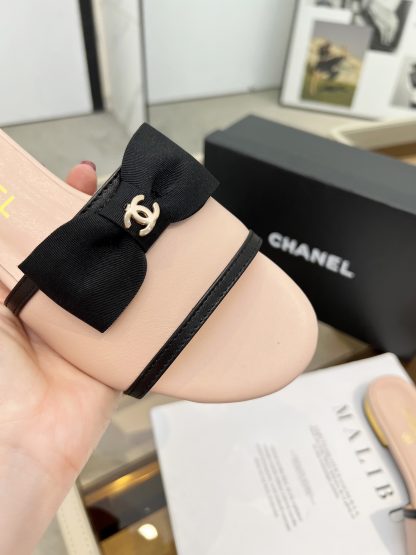 Chanel spring and summer pink with cute bow flat sandals - Image 5