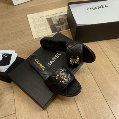 Chanel's new black spring and summer flat sandals with elegant style - Image 6
