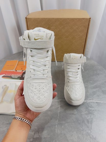 Louis Vuitton couple's co-branded sports shoes - Image 6