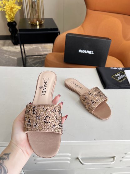 Chanel's most beautiful early spring super shiny water brick champagne sandals - Image 5