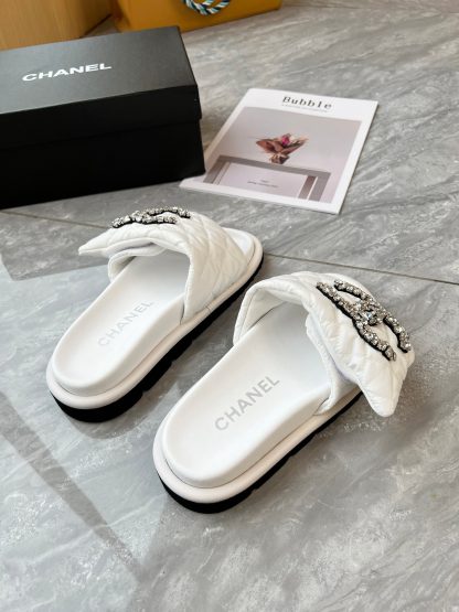 Chanel couple's high-end fashionable white sandals - Image 6