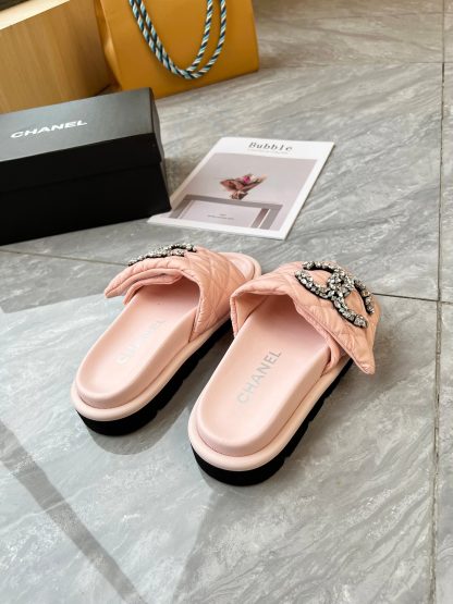 Chanel couple's high-end fashionable pink sandals - Image 6