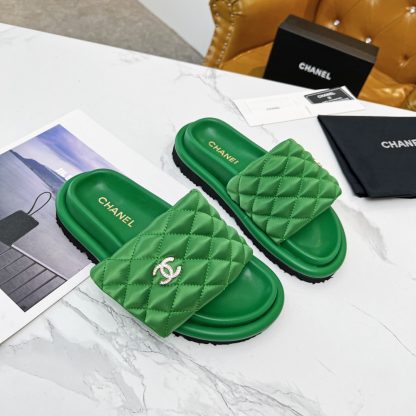 Chanel couple's high-end fashionable green sandals - Image 6