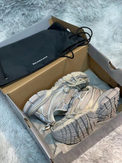 Balenciaga stylish sneakers - Image 6