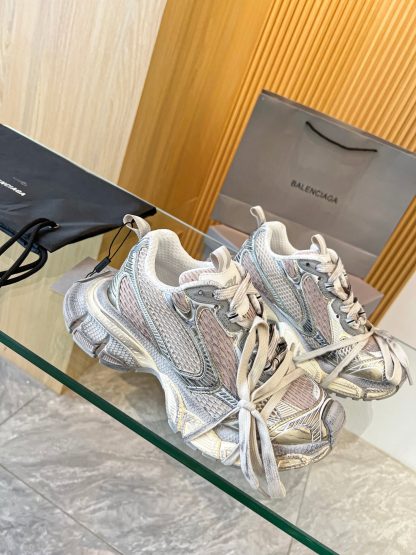 Balenciaga stylish sneakers - Image 6