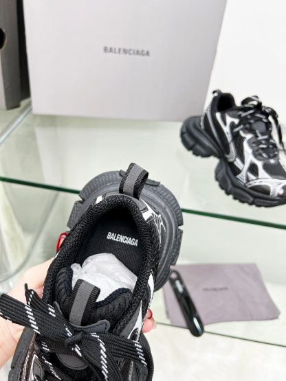 Balenciaga Fashionable Casual Sneakers - Image 6