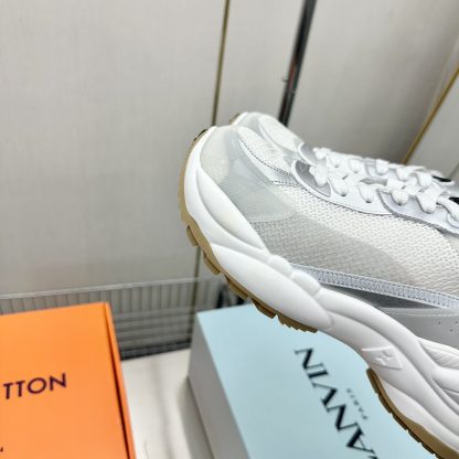 Louis Vuitton Run 55 sneakers - Image 6