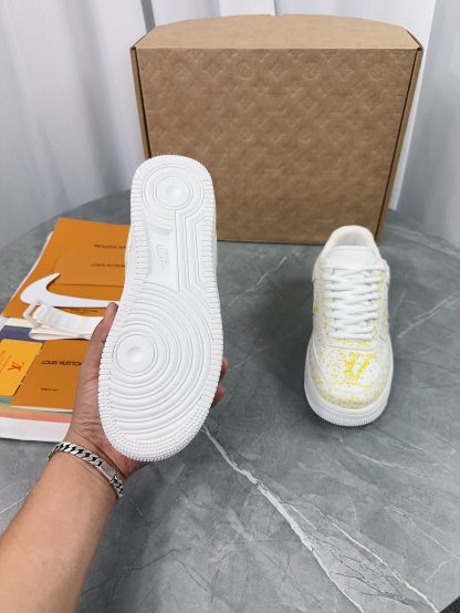 Louis Vuitton couple's co-branded sports shoes - Image 6