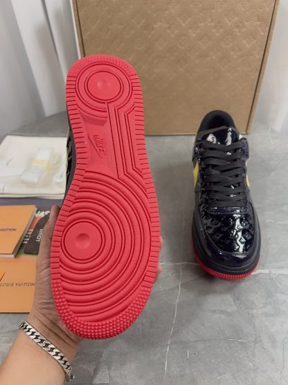 Louis Vuitton couple's co-branded sports shoes - Image 6