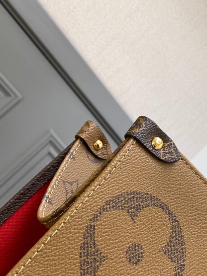 Louis Vuitton ONTHEGO Handbag - Image 6