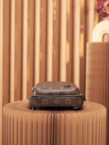 Louis Vuitton Avenue Shoulder Bag - Image 6