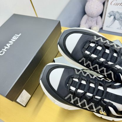 Chanel men's and women's couple's black and white classic sports all-match casual dad shoes - Image 6