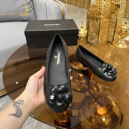 Chanel autumn and winter new black with camellia small round head retro loafers - Image 6