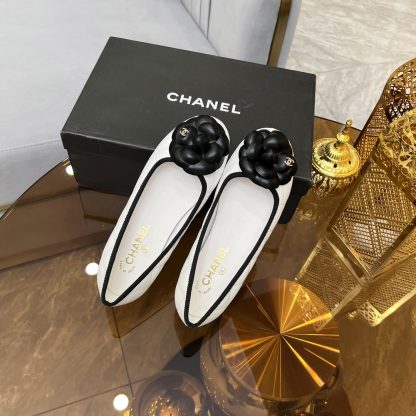 Chanel autumn and winter new white round head with camellia retro loafers - Image 6