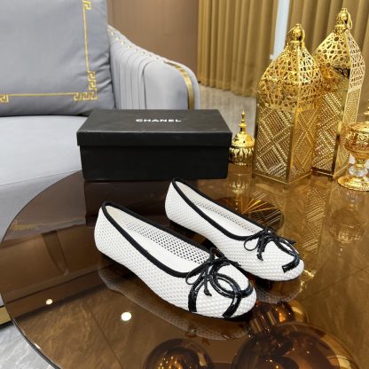 Chanel autumn and winter new white round head with bow retro loafers - Image 6