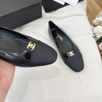 Chanel autumn and winter new small round head black shiny retro loafers - Image 6
