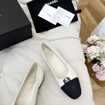 Chanel autumn and winter new small round head white retro loafers - Image 6