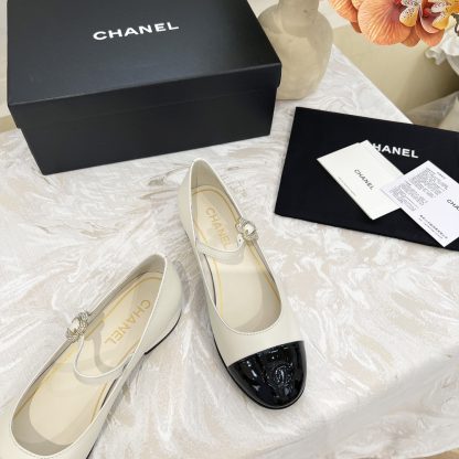 Chanel autumn and winter new white retro style small round head thick heel loafers - Image 6