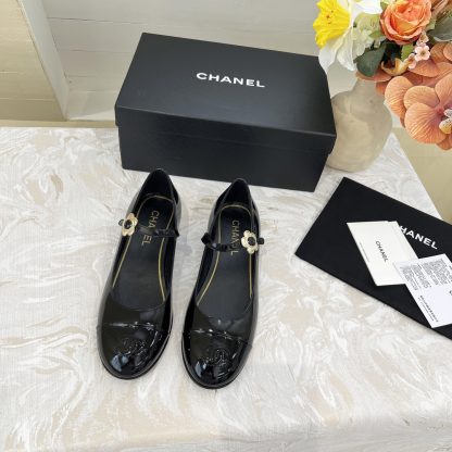 Chanel autumn and winter new black shiny retro style small round head thick heel loafers - Image 6