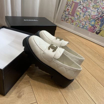 Chanel autumn and winter small round head slim retro style white loafers heel height 4.5cm - Image 5