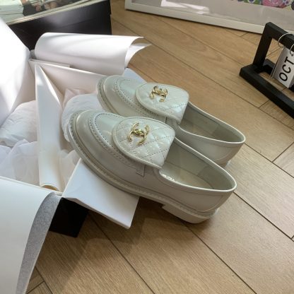Chanel's new elegant and durable beige shiny loafers for early spring - Image 4