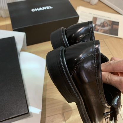 Chanel's new elegant and durable black loafers for early spring - Image 6