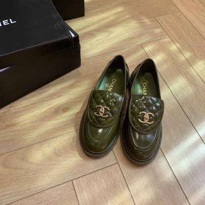 Chanel's new elegant green loafers for early spring - Image 5