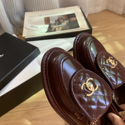 Chanel's new elegant and durable red-brown loafers for early spring - Image 6