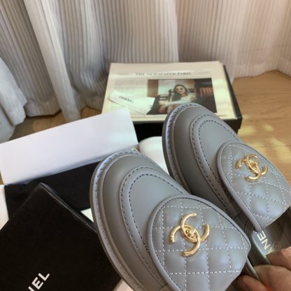 Chanel's new elegant and durable blue-gray matte loafers for early spring - Image 6