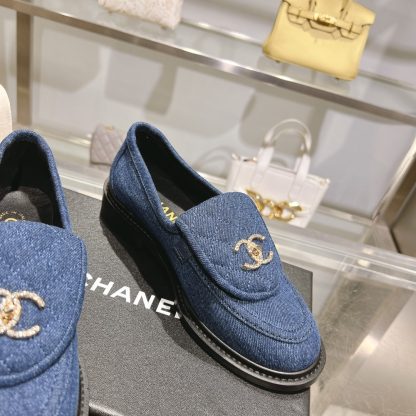 Chanel's new dark blue loafers for early spring - Image 6