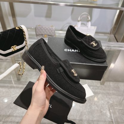 Chanel's new black loafers for early spring - Image 6