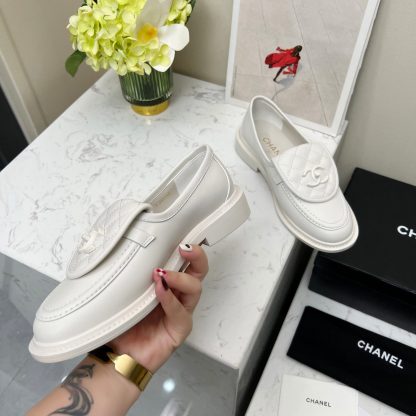 Chanel's new white early spring loafers - Image 6