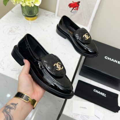 Chanel's early spring black shiny new temperament loafers - Image 6